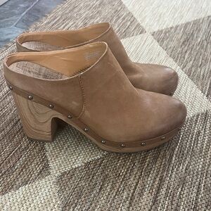 Stylish Brown Leather Mules